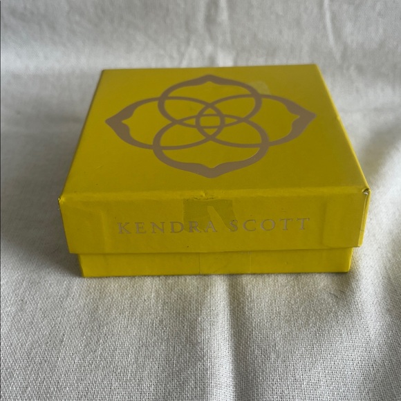 Kendra Scott Emma Necklace - Picture 3 of 3